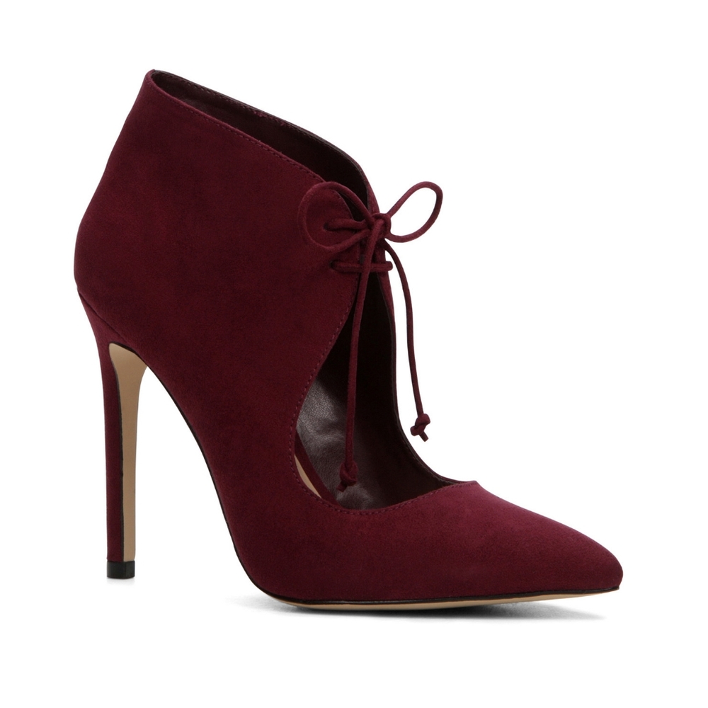 Gorgeous lace up shoes!